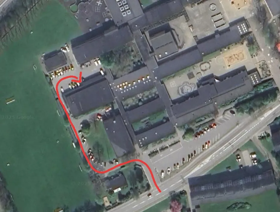 Vejen ind til dansesalen på Nordre Skole